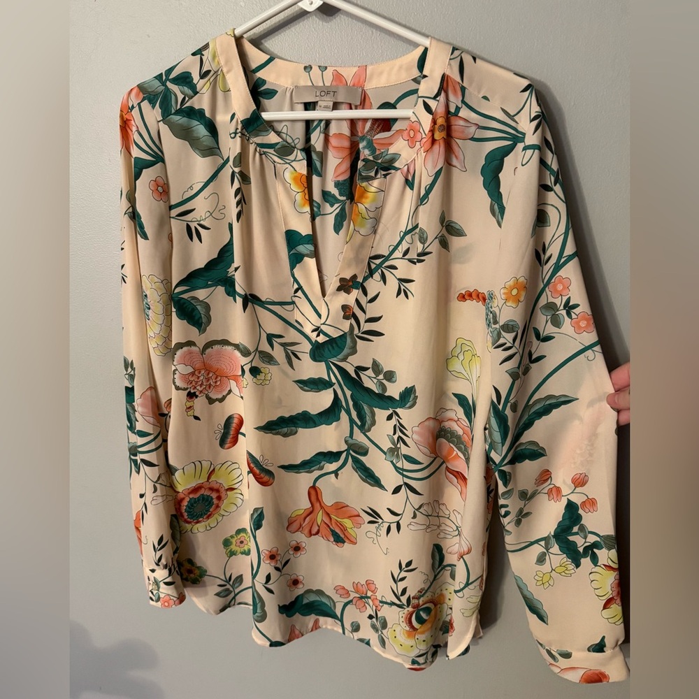Silky v neck flowered blouse